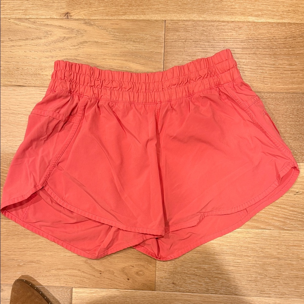 Lululemon Hotty Hot 4.5 inch Coral Shorts
